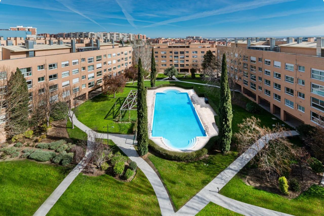 Castanos Design In Conde Orgaz Apartment